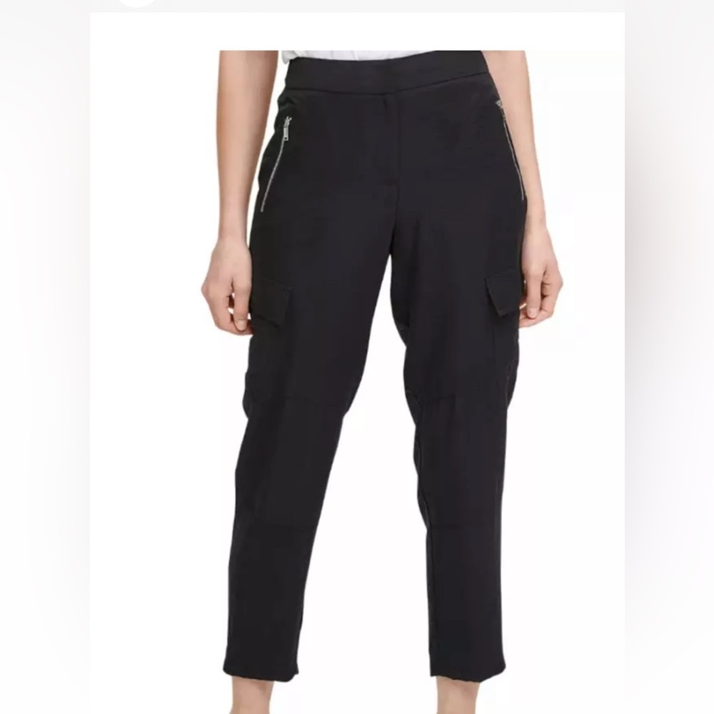 DKNY Womens Cargo Pants Black size 6 Zipper Pockets Elasticized Waistband
